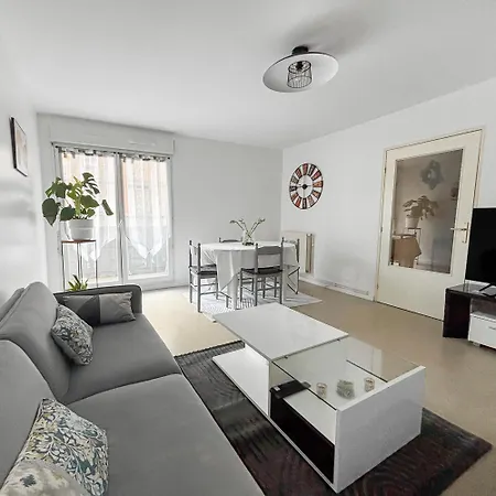 Spacieux & Lumineux Avec Balcon Apartment