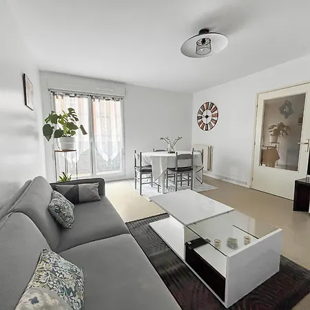 Spacieux & Lumineux Avec Balcon Apartman *