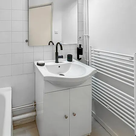 Spacieux & Lumineux Avec Balcon Apartman